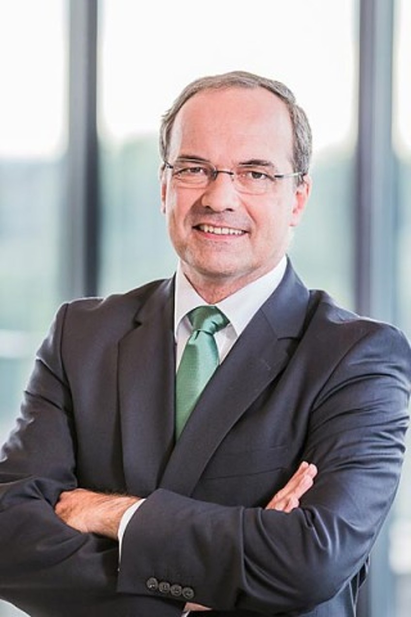 management board member: J. Dürscheid